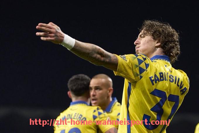 完美体育官方网站-世俱杯品牌周边发布全览:限量球衣、纪念徽章等精品推荐